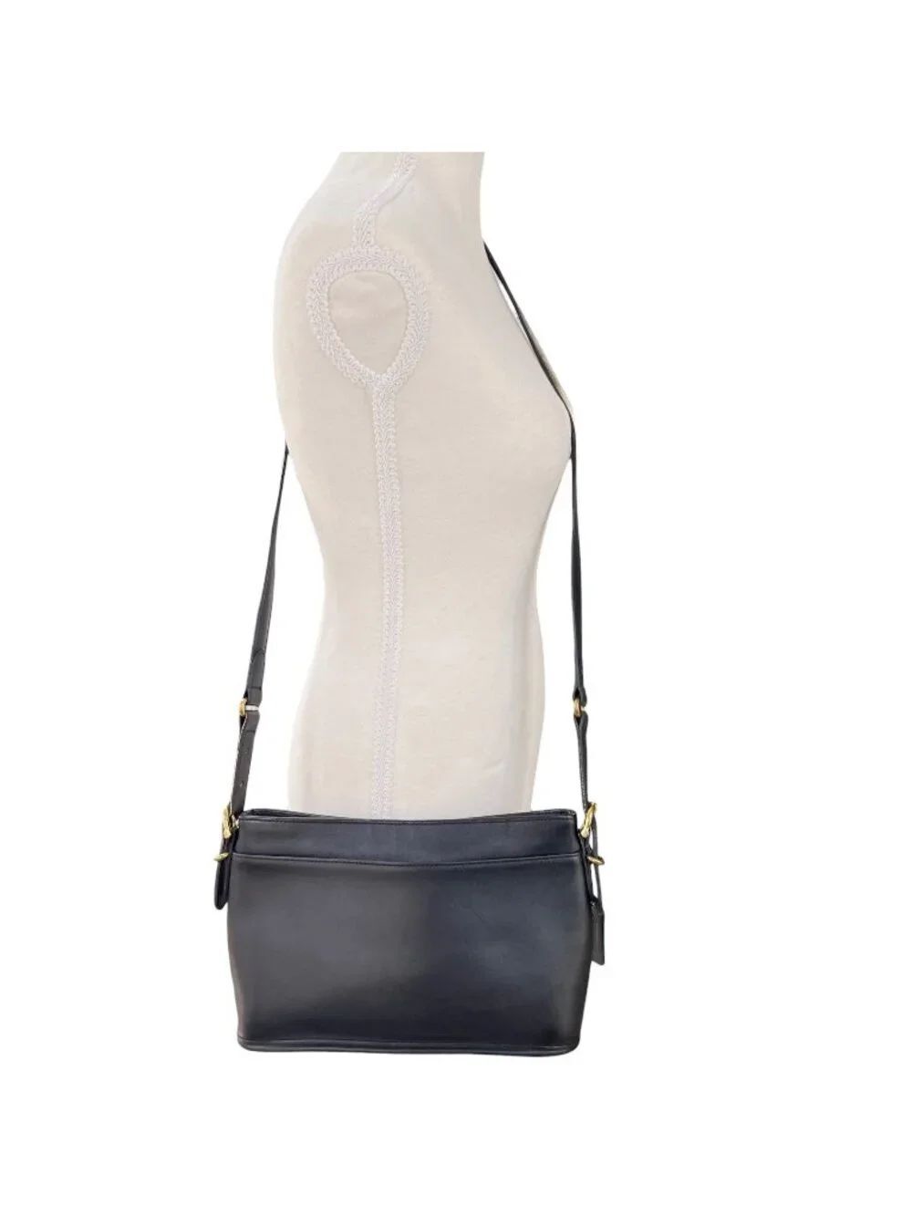 Vintage Coach 9802 Equestrian Black Leather Crossbody Bag